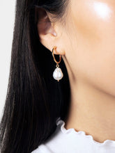 Load image into Gallery viewer, Small Pearl Hoop Earrings - Nuria
